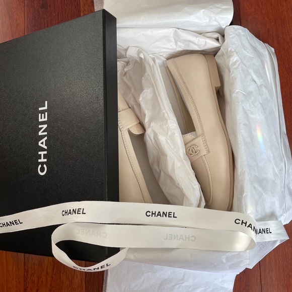 Chanel loafers size 36.5 never worn new in box - Picture 2 of 10